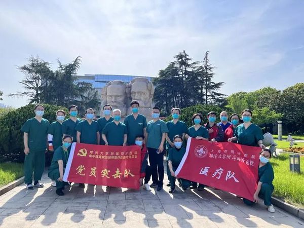 【抗疫济事】逆行而上 奋勇担当：同济急诊人的“疫”无反顾5.jpg